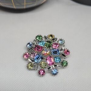 Beautiful Lisner Pastel Brooch